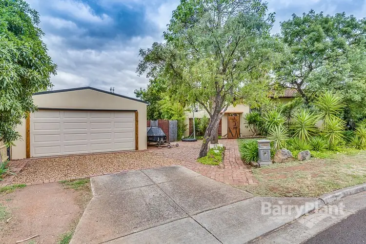 8 Leicester Crescent, Melton VIC 3337