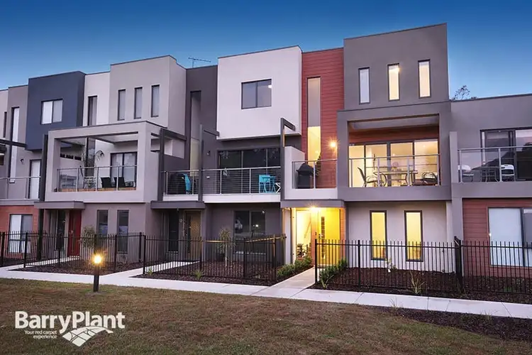 14 Lithgow Way, Mooroolbark VIC 3138