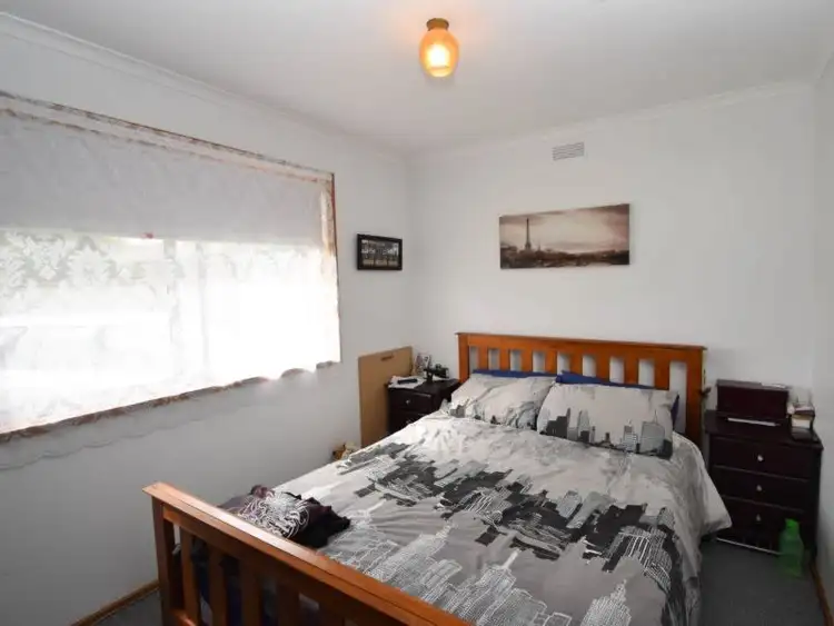 Fifth view of Homely house listing, 8 Searle Court, Wangaratta VIC 3677