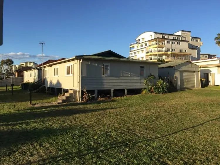 66 Oakland Ave, The Entrance NSW 2261