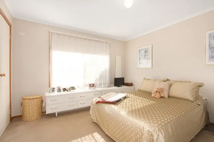 Fifth view of Homely house listing, 2 Phillips Court, Drouin VIC 3818