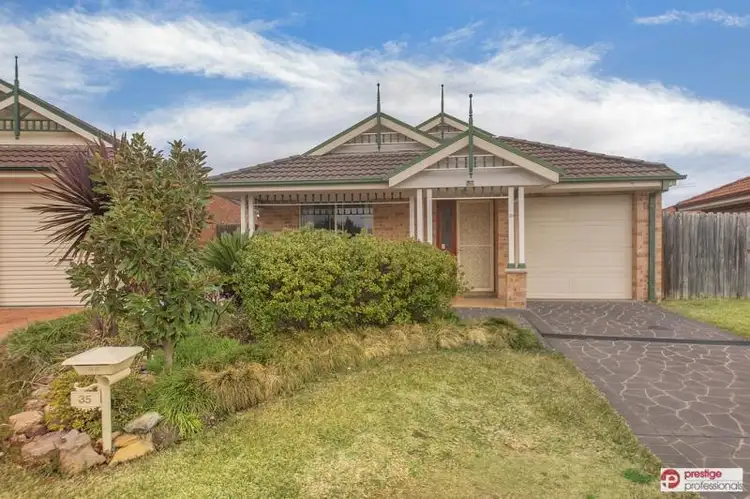 35 Lyndhurst Court, Wattle Grove NSW 2173