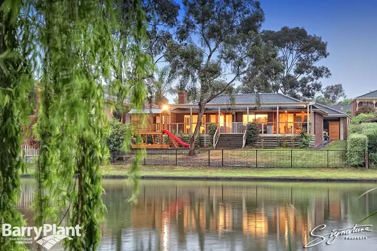 9 Lakeside Boulevard, Rowville VIC 3178