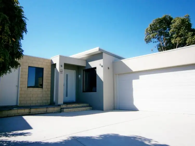 87 Collier Road