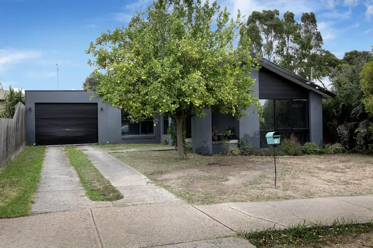 15 Snaefell Crescent, Gladstone Park VIC 3043