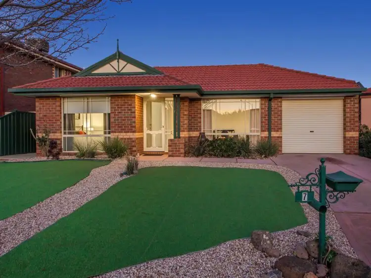 7 Diggers Place, Caroline Springs VIC 3023