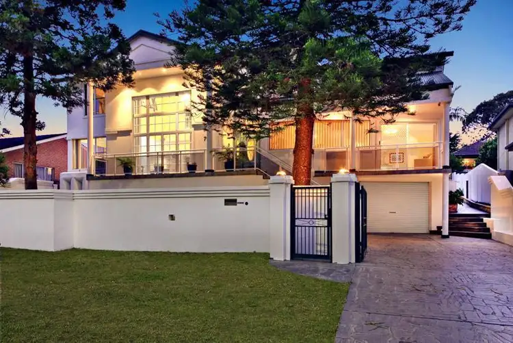 791 Henry Lawson Drive, Picnic Point NSW 2213