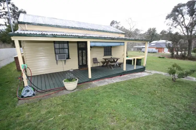 9 Olinda Street, Beaufort VIC 3373