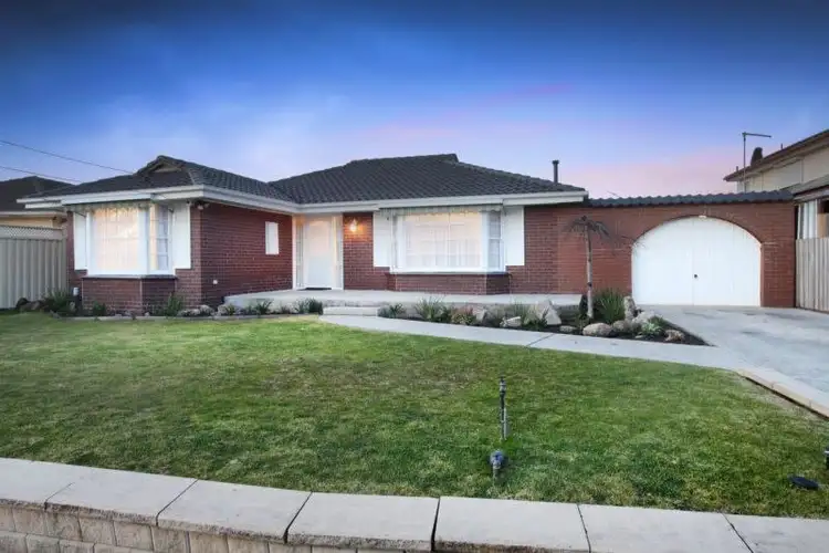 8 Conifer Close, Gladstone Park VIC 3043