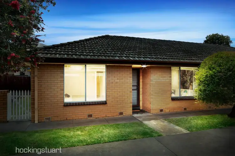 2/53 Rayner Street, Altona VIC 3018