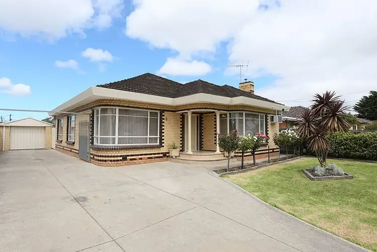 8 Raymond Street, Sunshine West VIC 3020