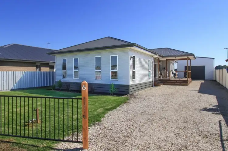 6 Government Road, Seaspray VIC 3851