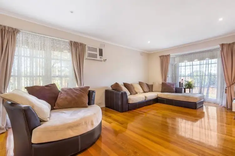 1 Carlinga Drive
