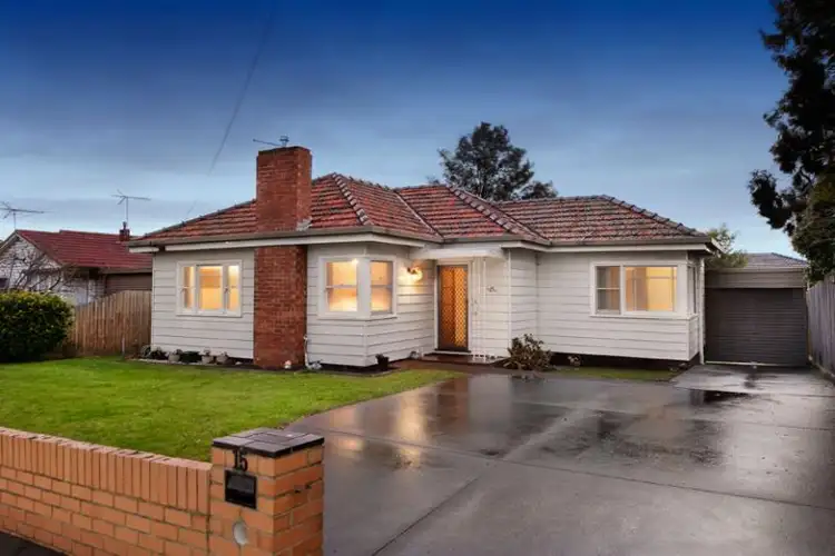 15 Reynolds Parade, Pascoe Vale South VIC 3044
