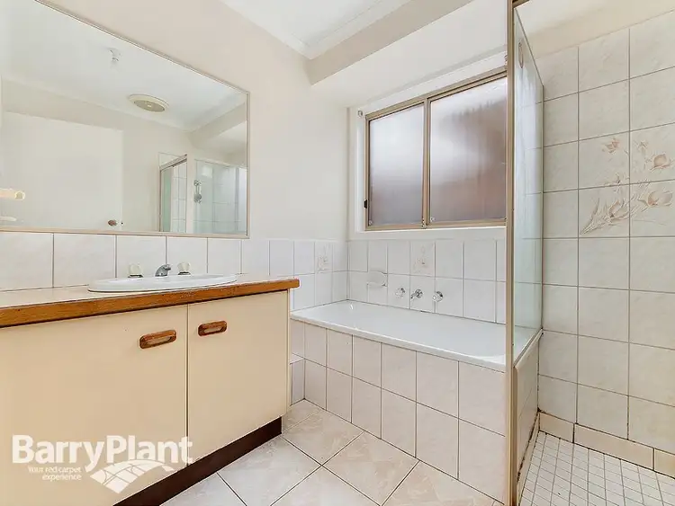 Fifth view of Homely house listing, 8 Kiparra Close, St Albans VIC 3021