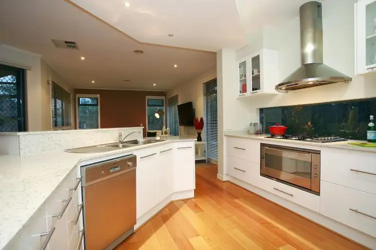 2 Hopman Court