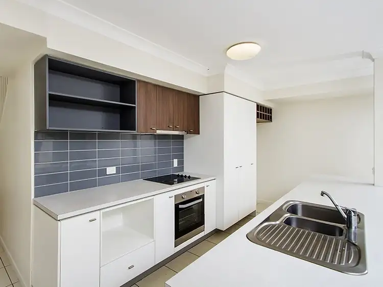 Fourth view of Homely townhouse listing, 9/8 Eric Road, Holland Park QLD 4121