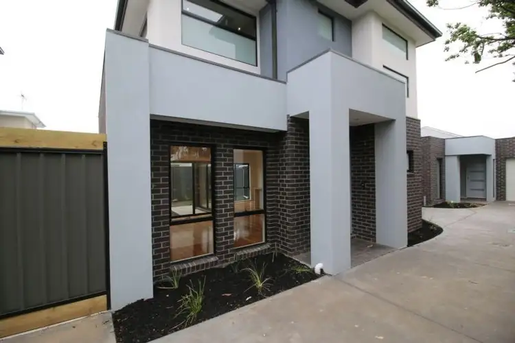 2/11 Almond Avenue, Brooklyn VIC 3012