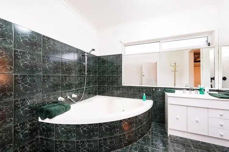 Sixth view of Homely house listing, 8 Ashby Court, Chadstone VIC 3148