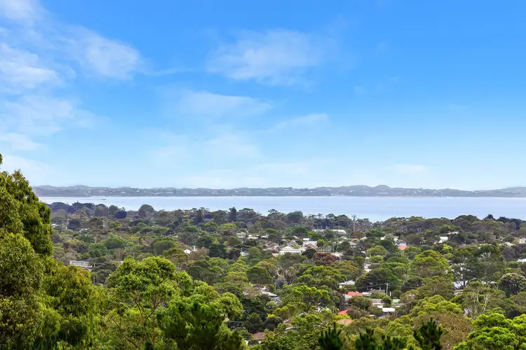 28 Cairn Road, Mccrae VIC 3938