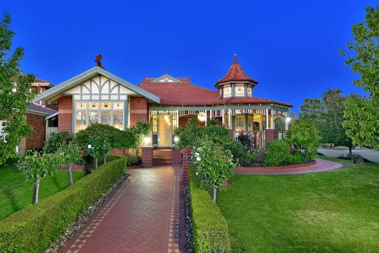 2 Wills Court, Taylors Lakes VIC 3038