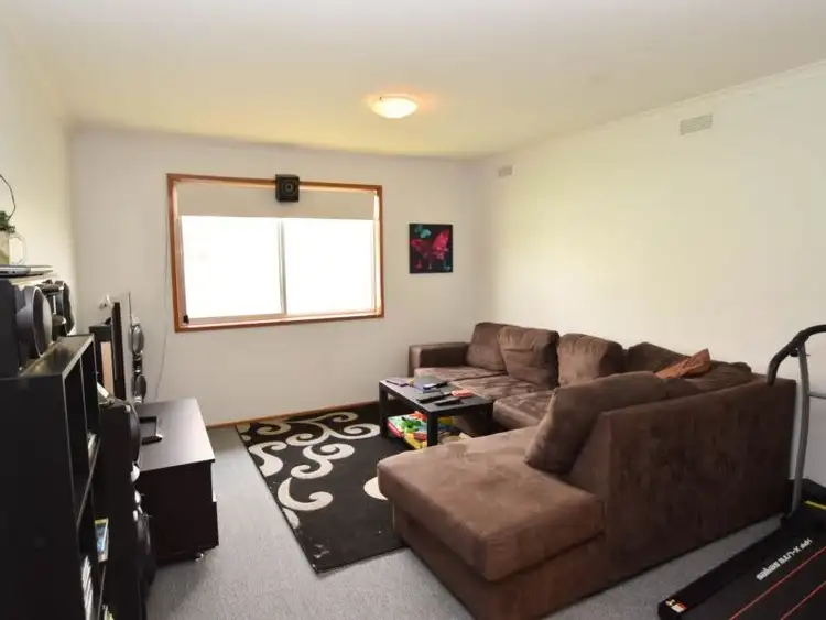 Second view of Homely house listing, 8 Searle Court, Wangaratta VIC 3677