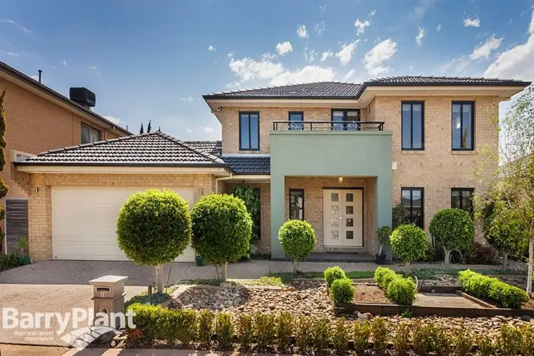 11 Bayside Drive, Sanctuary Lakes VIC 3030