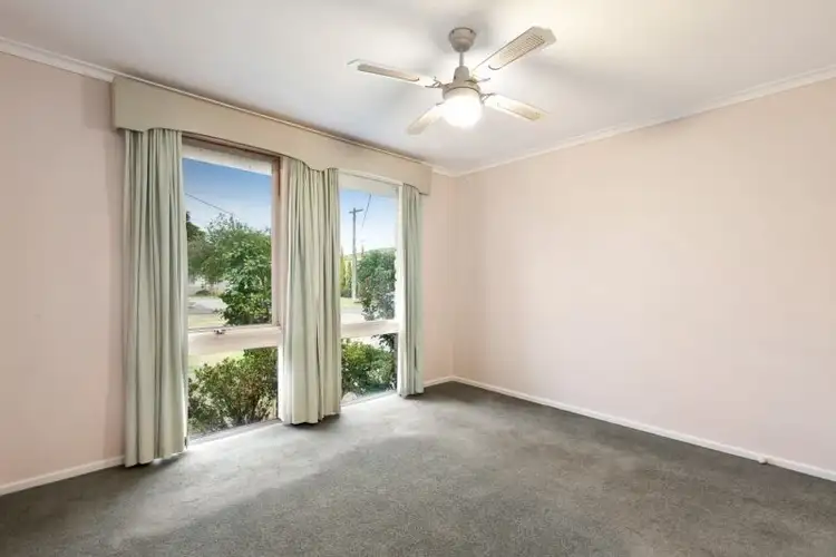 Sixth view of Homely house listing, 5 Binalong Court, Yallambie VIC 3085