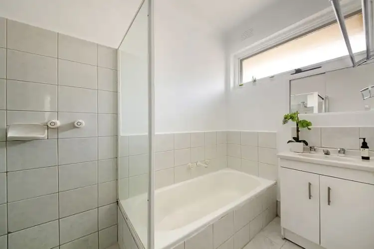 Fourth view of Homely apartment listing, 4/9 Whitmuir Road, Bentleigh VIC 3204