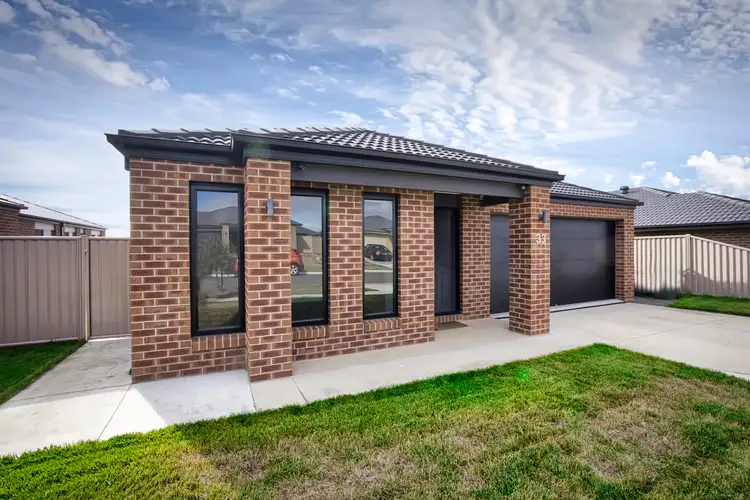 33 Gallant Way, Delacombe VIC 3356