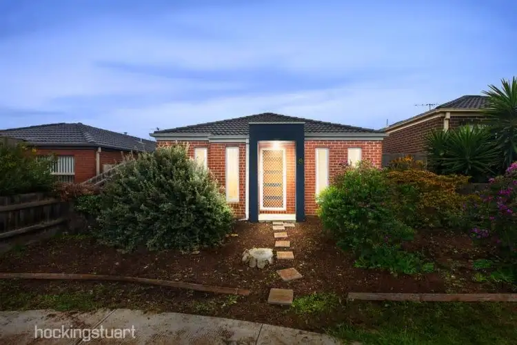 8 Roslyn Park Drive, Melton West VIC 3337