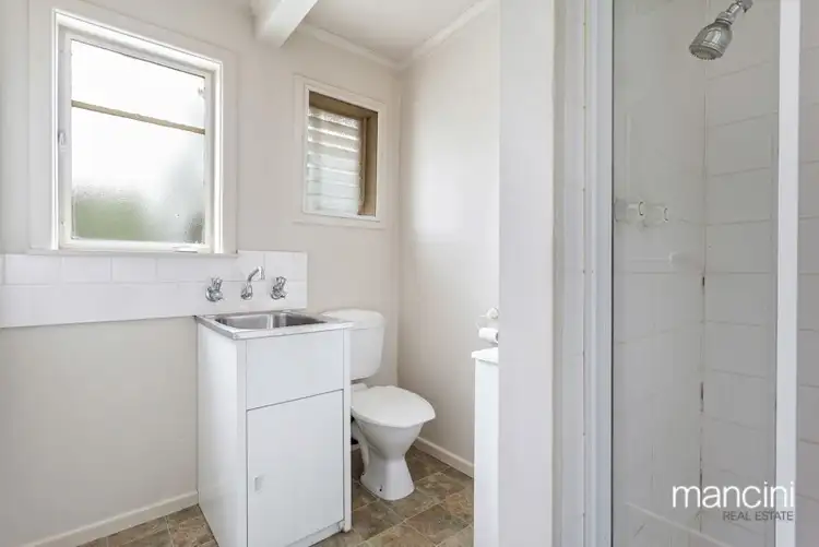 Sixth view of Homely unit listing, 2/40 Chifley Avenue, Altona VIC 3018