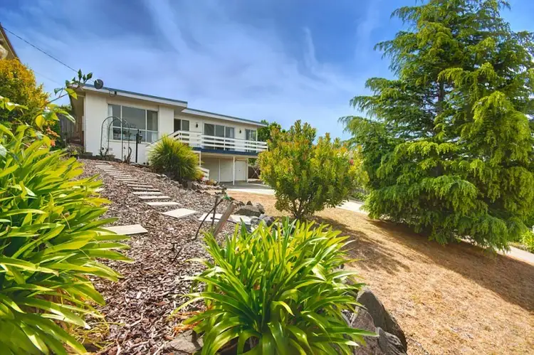 18 Linton Lane, Highton VIC 3216
