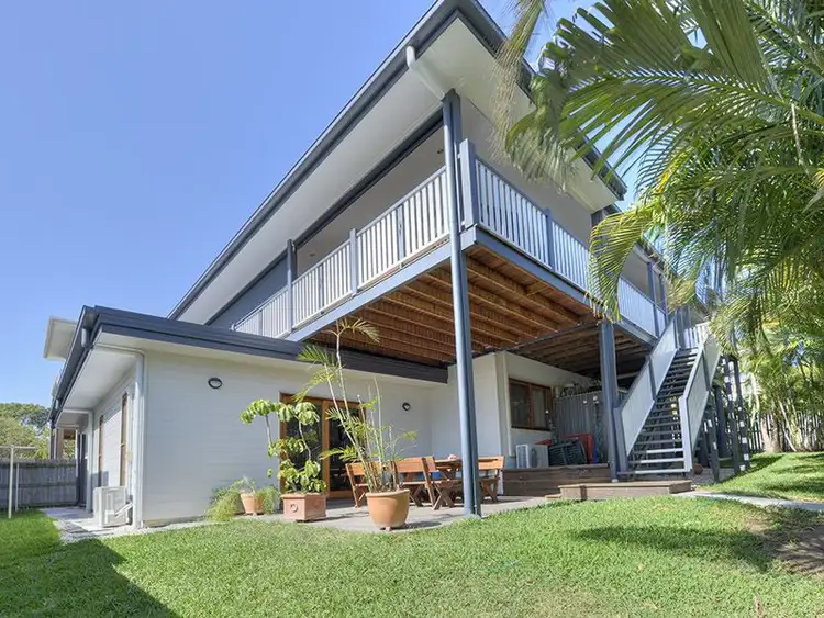 54 Macrossan Avenue, Norman Park QLD 4170