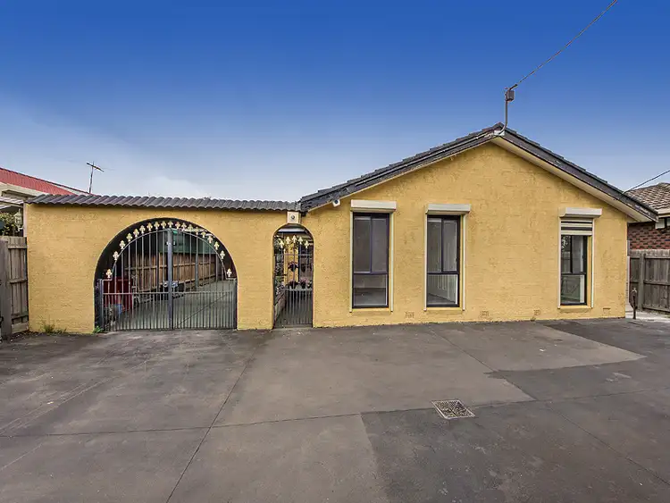 128 Kings Road, St Albans VIC 3021