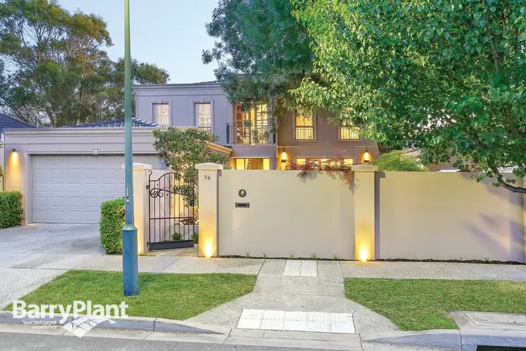35 St Michaels Place, Lake Gardens VIC 3355