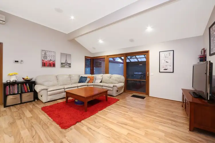 Fifth view of Homely house listing, 8 Linnel Court, Rowville VIC 3178