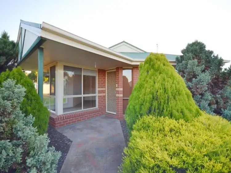 1/106 Whitehorse Road, Mount Clear VIC 3350