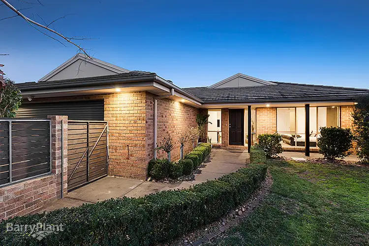 18 Saintly Grove, Berwick VIC 3806