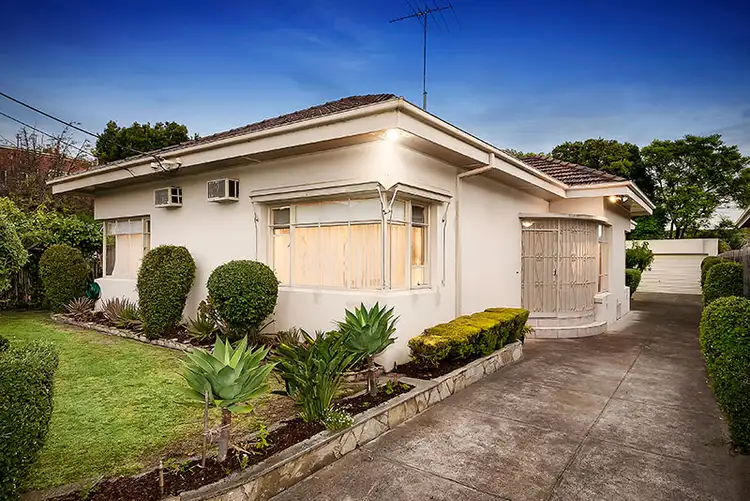 1 Winston Drive, Caulfield South VIC 3162
