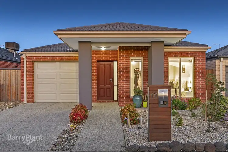 18 Fieldstone Crescent, Cranbourne North VIC 3977