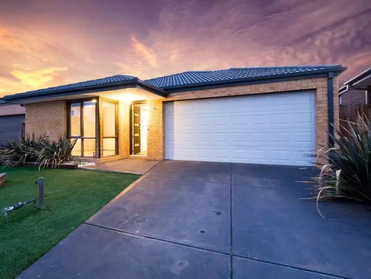 Second view of Homely house listing, 5 Cutleaf Crescent, Tarneit VIC 3029