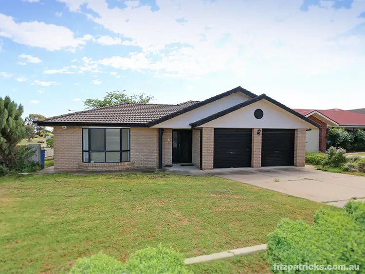 1 Hargrave Avenue, Lloyd NSW 2650