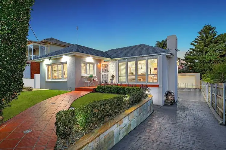 8 Hilltop Avenue, Padstow Heights NSW 2211