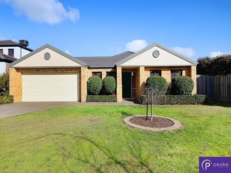 27 Glenmaggie Cl, Berwick VIC 3806