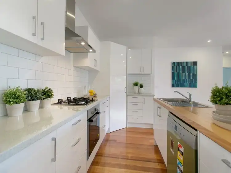 Sixth view of Homely unit listing, 2/13 Summit Road, Frankston VIC 3199