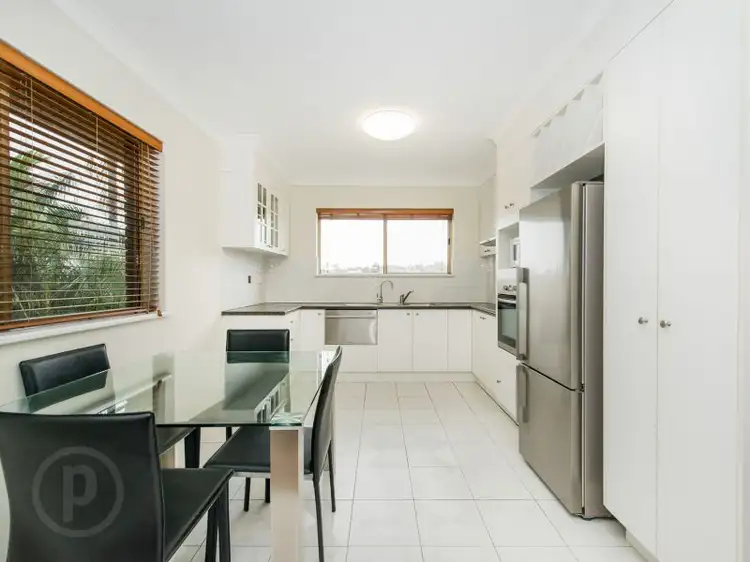 6/12 Mclay Street, Coorparoo QLD 4151