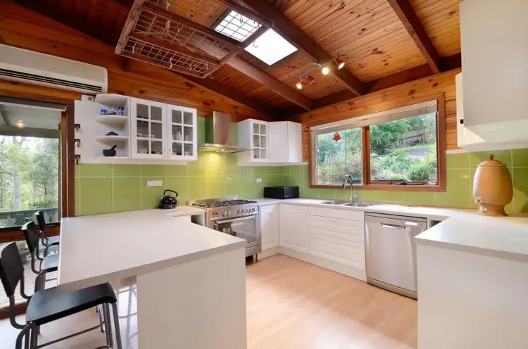 28 Boronia Crescent, Cockatoo VIC 3781