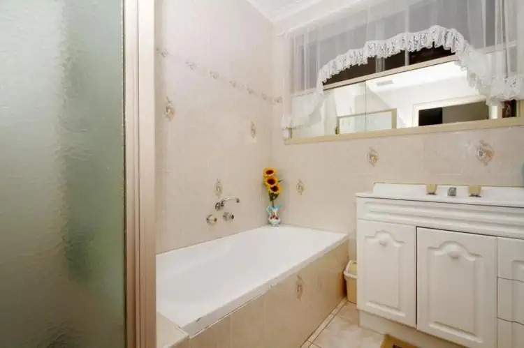 Sixth view of Homely house listing, 4 Luzon Court, Lalor VIC 3075
