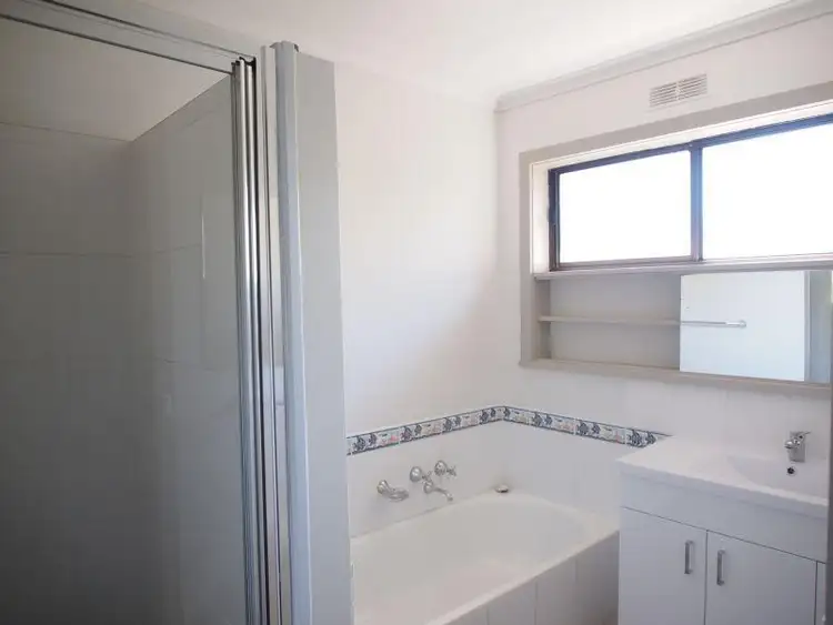 Fifth view of Homely house listing, 6 Alvin Court, Bairnsdale VIC 3875